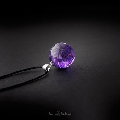 Violetinis pakabukas-burbulas su pūkais "Kosmoso Pūkai" (25mm) 4
